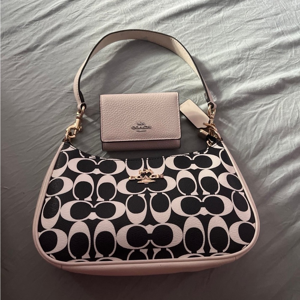 Coach Shoulder Bag with trifold wallet